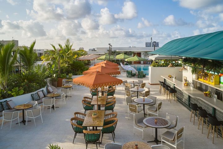 Poolside bar