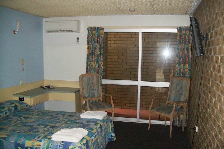 Room 15 of 36
