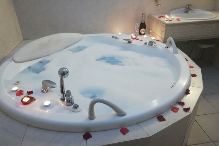 Hot Tub 108 of 141