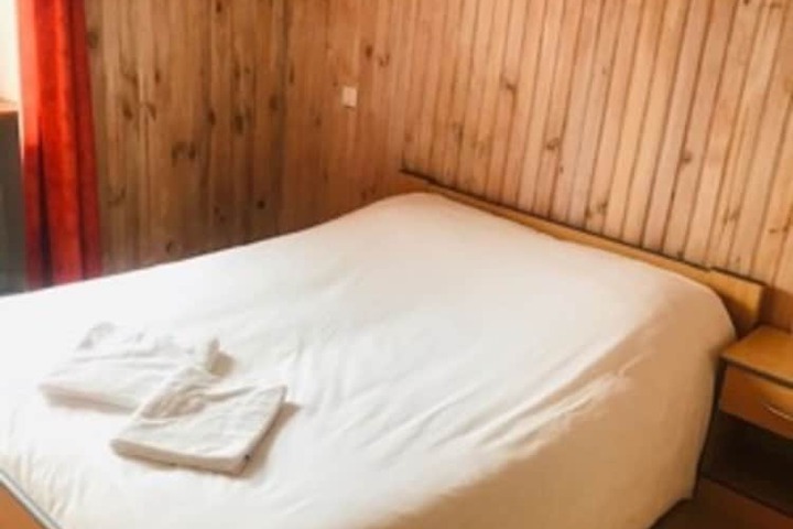 Room 11 of 40