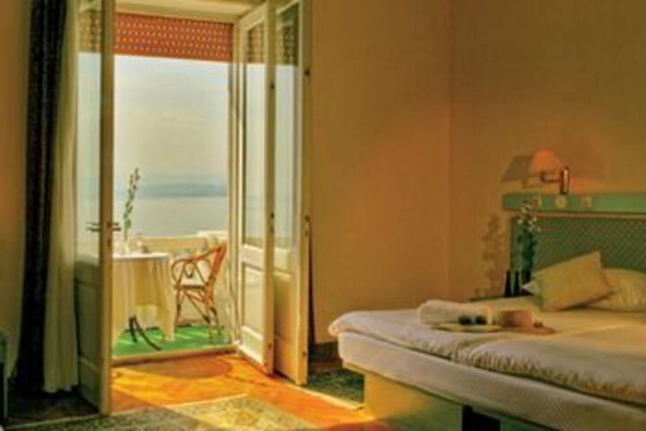 Room 14 of 18