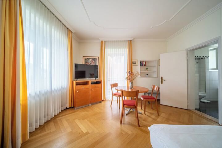 Room 43 of 156
