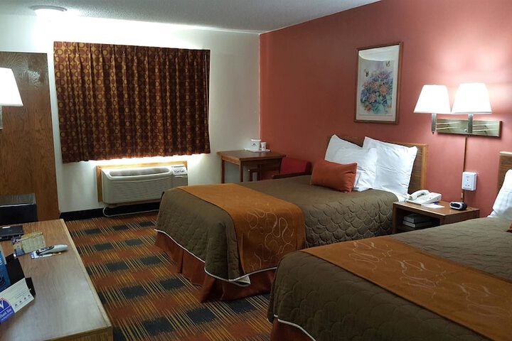 1 King Bed (4 of 5)