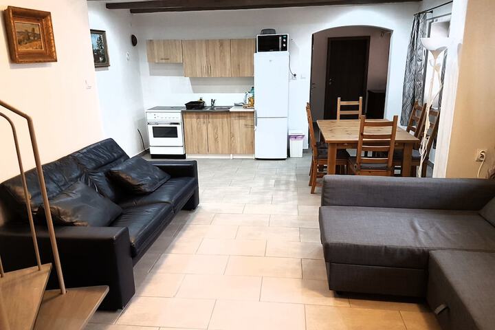 Room 25 of 100