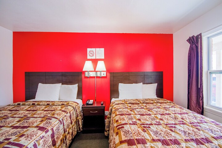 Room 14 of 106