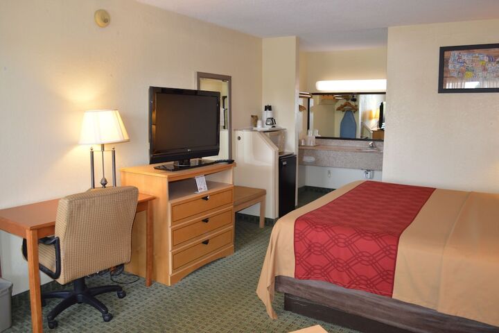 1 King Bed (9 of 12)