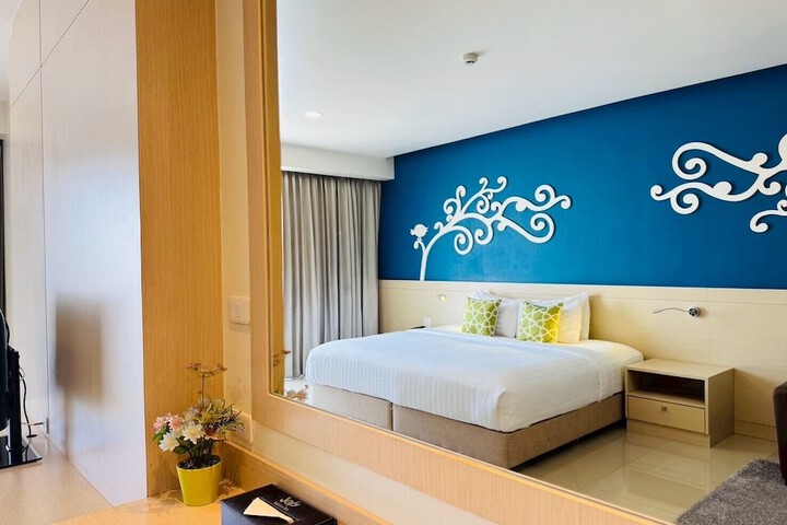 Room 17 of 32