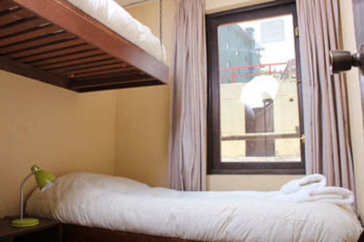 Room 7 of 10