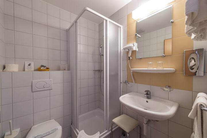 Room 52 of 124