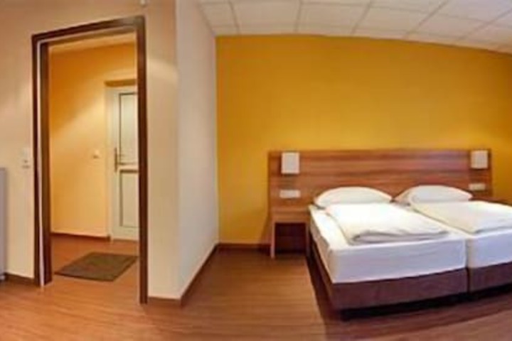 Room 10 of 38