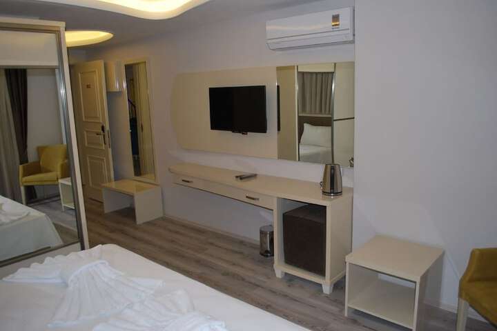 Room 6 of 38