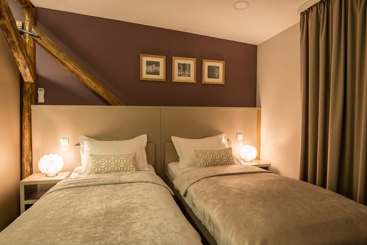 Room 12 of 48