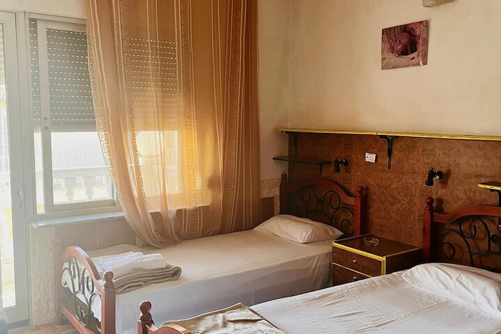 Room 7 of 37