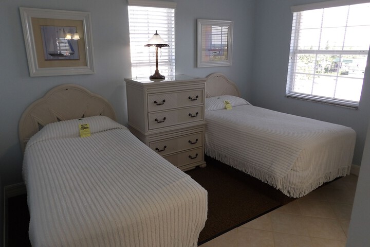 Room 12 of 229