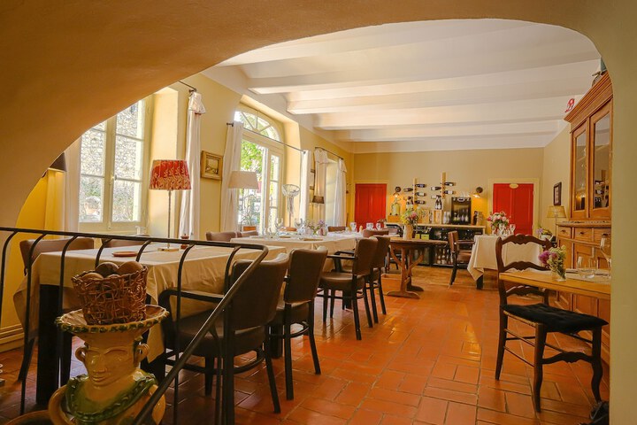 Dining 38 of 60