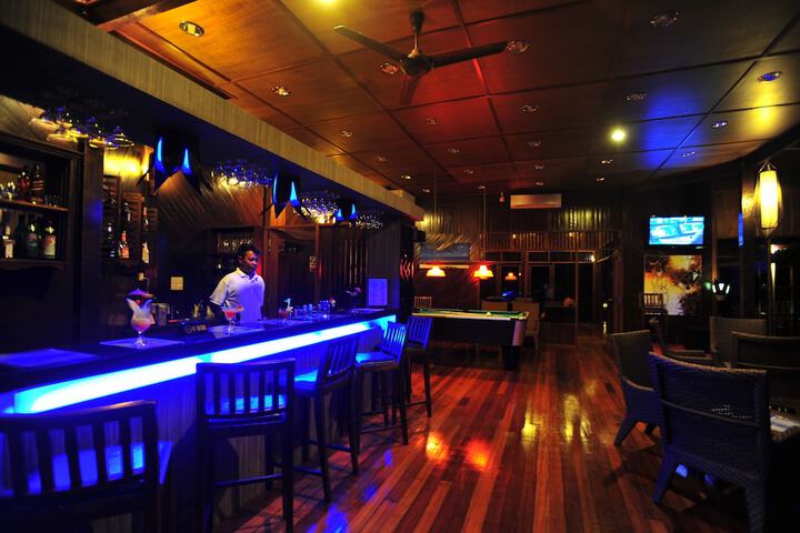 Lounge 193 of 414
