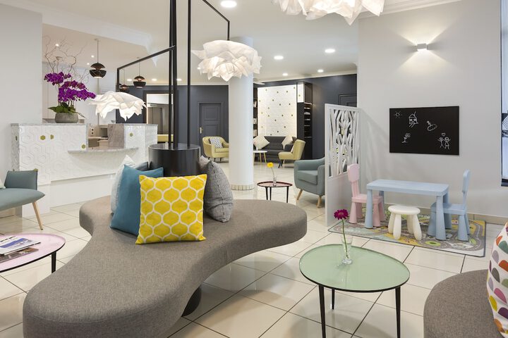 Guest Lobby