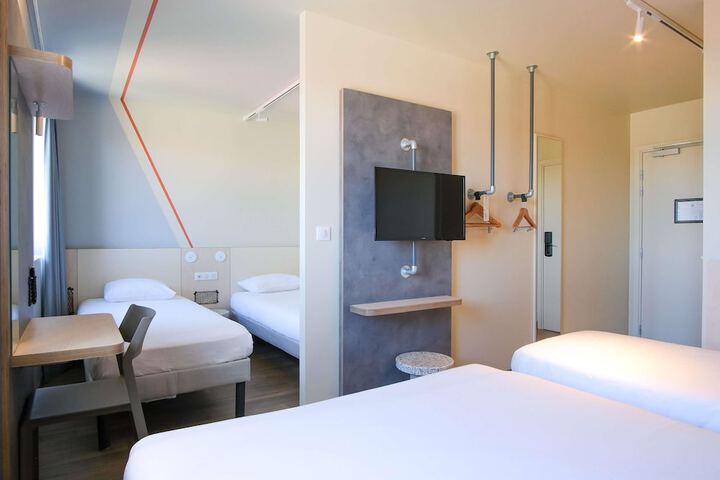 Room 21 of 76