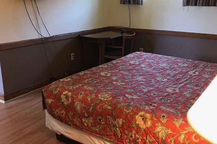 1 King Bed (12 of 12)