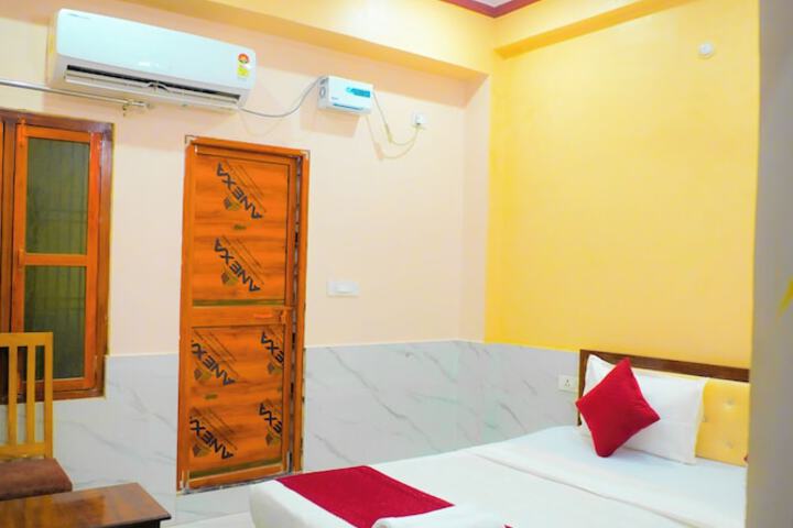 Room 7 of 33