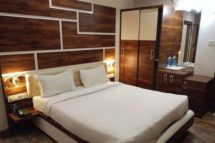 Room 13 of 25