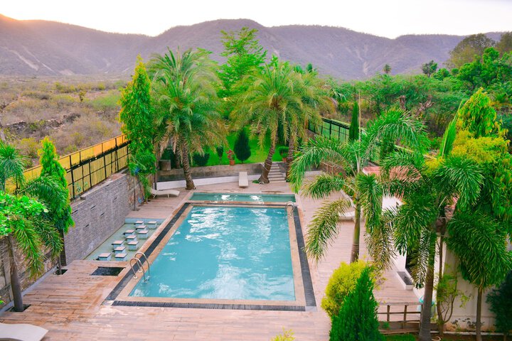 Pool 24 of 55