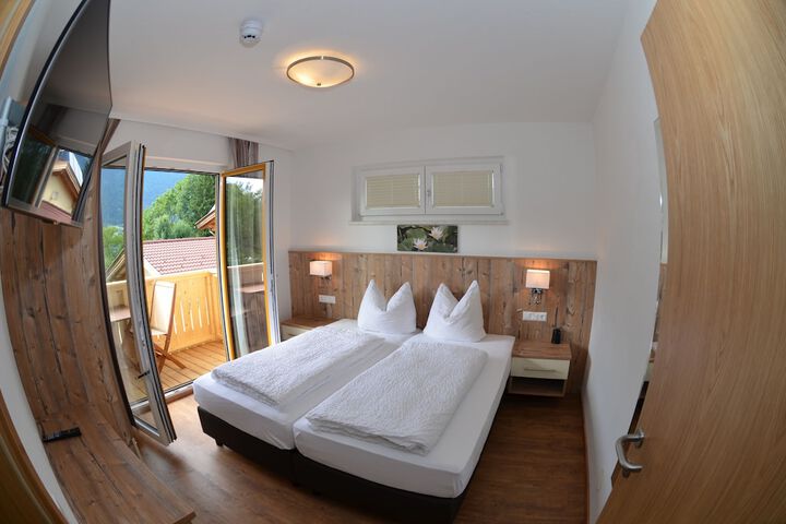 Room 5 of 141