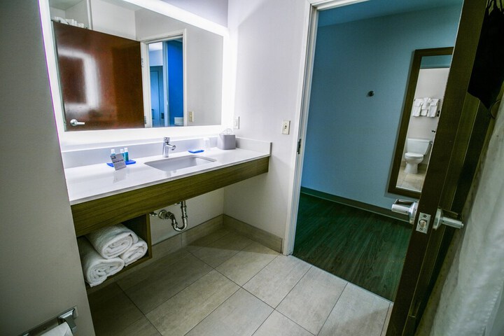 Room 2 of 42