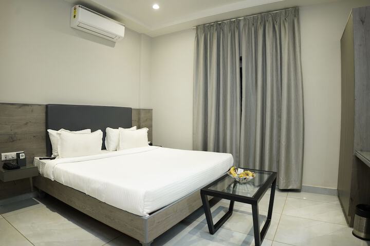 Room 10 of 11