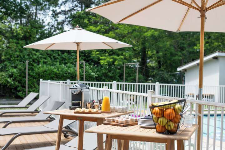 Sundeck 210 of 223