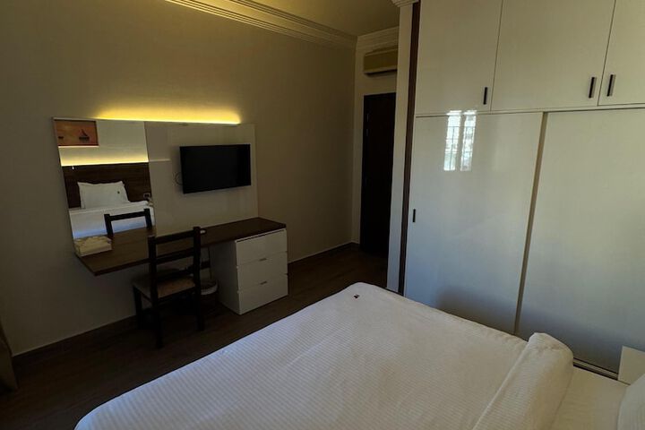 Room 12 of 64