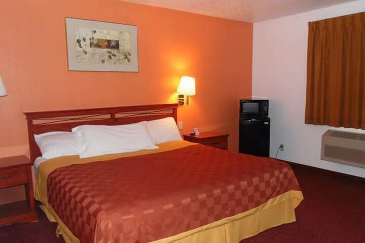2 Queen Beds (2 of 6)