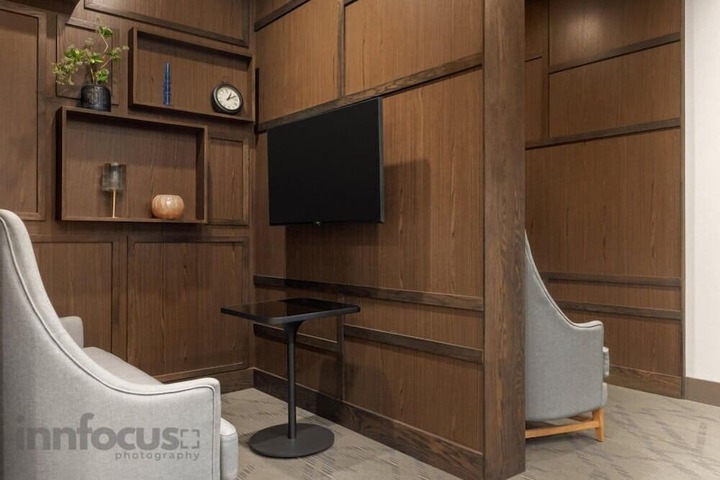 Business Center 33 of 35