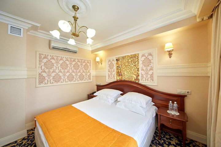 Room 9 of 75