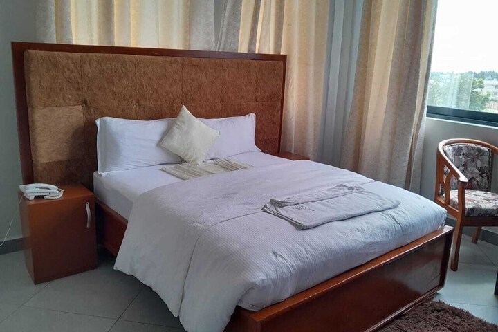 Room 4 of 133