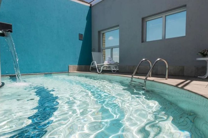 Pool 19 of 59