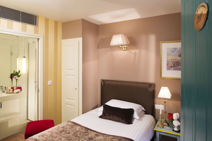 Room 7 of 48
