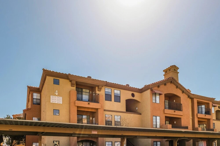 Photo of FRONTDESK Mandarina Apts Phoenix