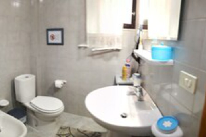 Room 3 of 41