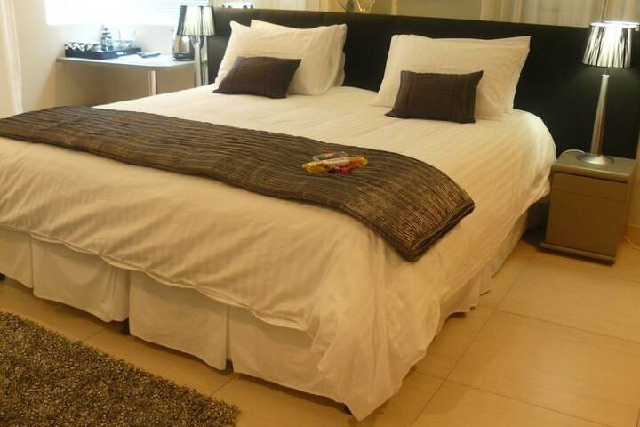 Room 5 of 7