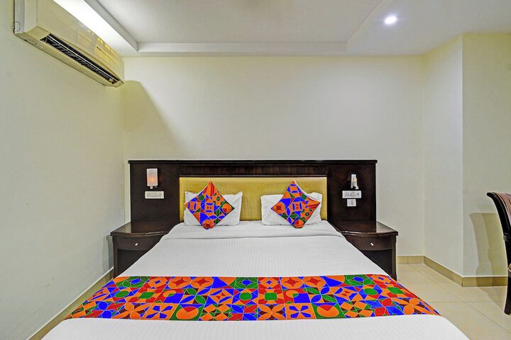 Room 10 of 28
