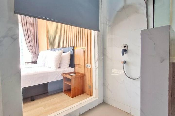 Room 52 of 73