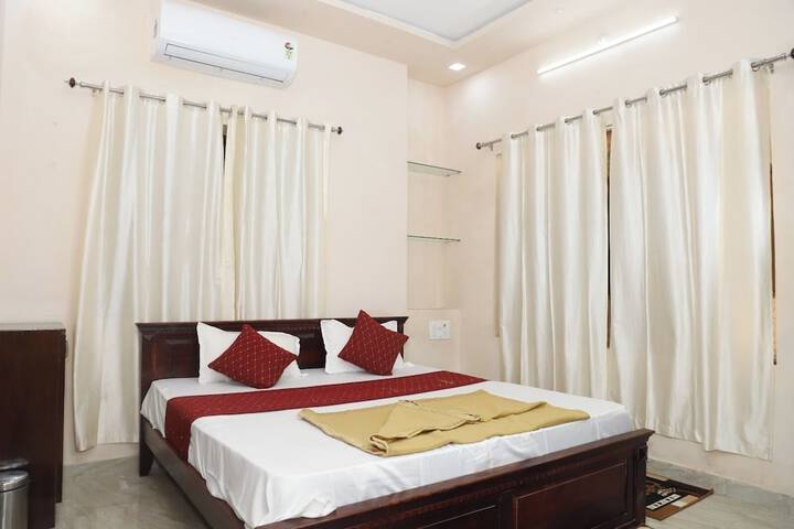 Room 4 of 18