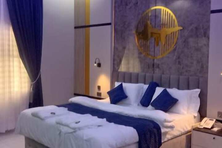 Room 2 of 7