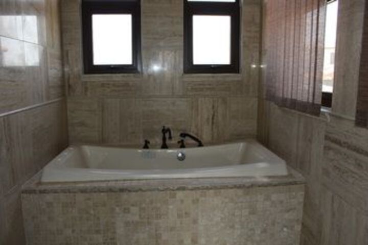 Room 18 of 181