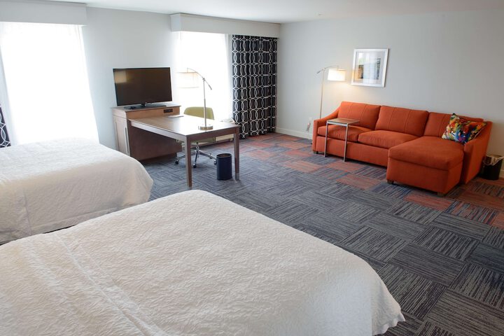 2 Queen Beds (6 of 7)