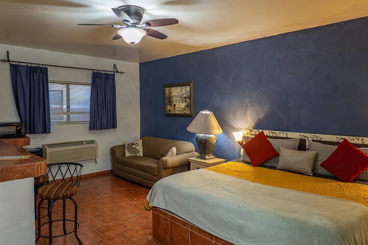 Room 4 of 25