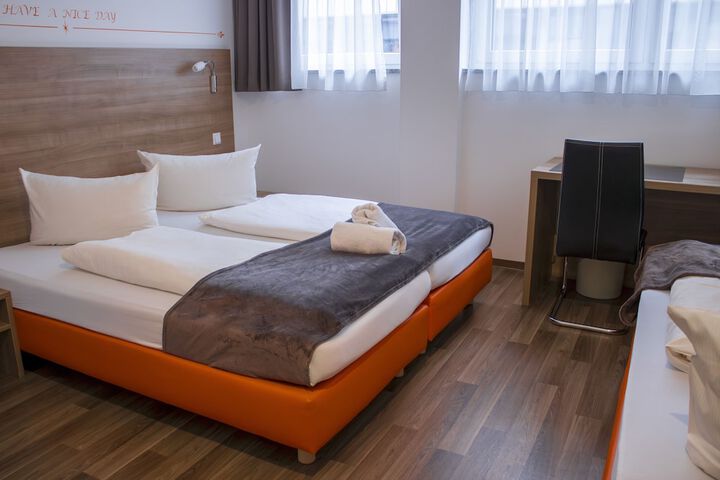 Room 5 of 25