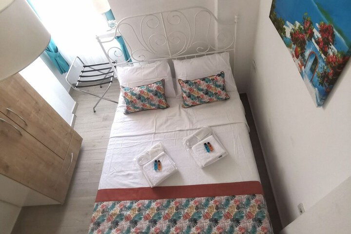 Room 6 of 33