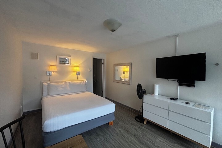Room 28 of 155